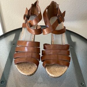 Apostrophe wedge sandals. Size 8.5